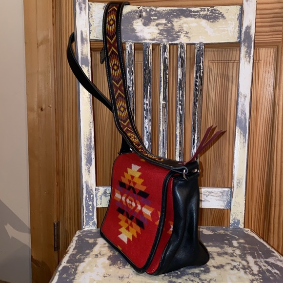 🌟🌟🌟PENDLETON HANDBAG WITH CUSTOM BEADED STRAP🌟🌟🌟 - Picture 4 of 10